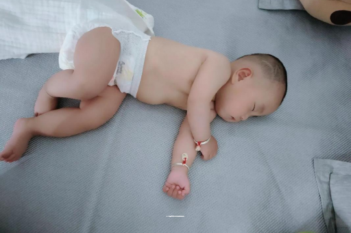 福州三个月宝宝抬头不稳